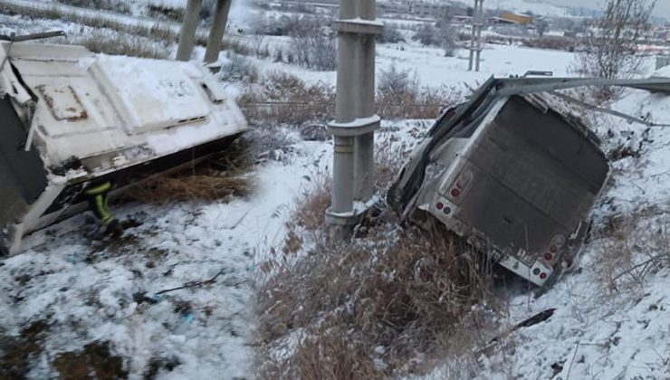 Buzlanan yolda midibüs şarampole yuvarlandı! 5 YARALI!