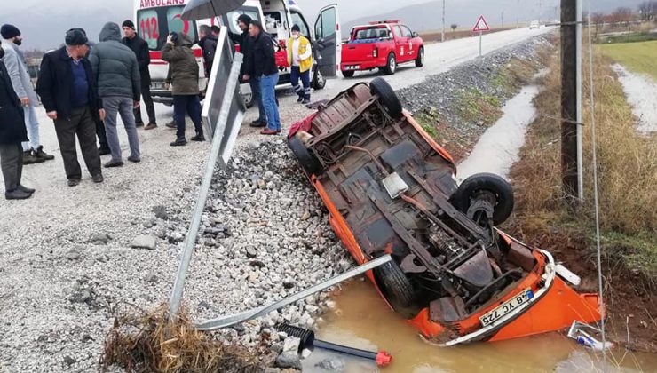 Kayganlaşan yol kazaya davetiye çıkardı! 4 Yaralı!