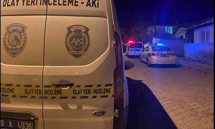 Denizli’de koku şikayeti ile girilen evden ceset çıktı!